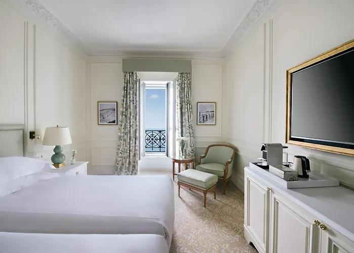 Du Palais Biarritz, In The Unbound Collection By Hyatt Otel Biarritz